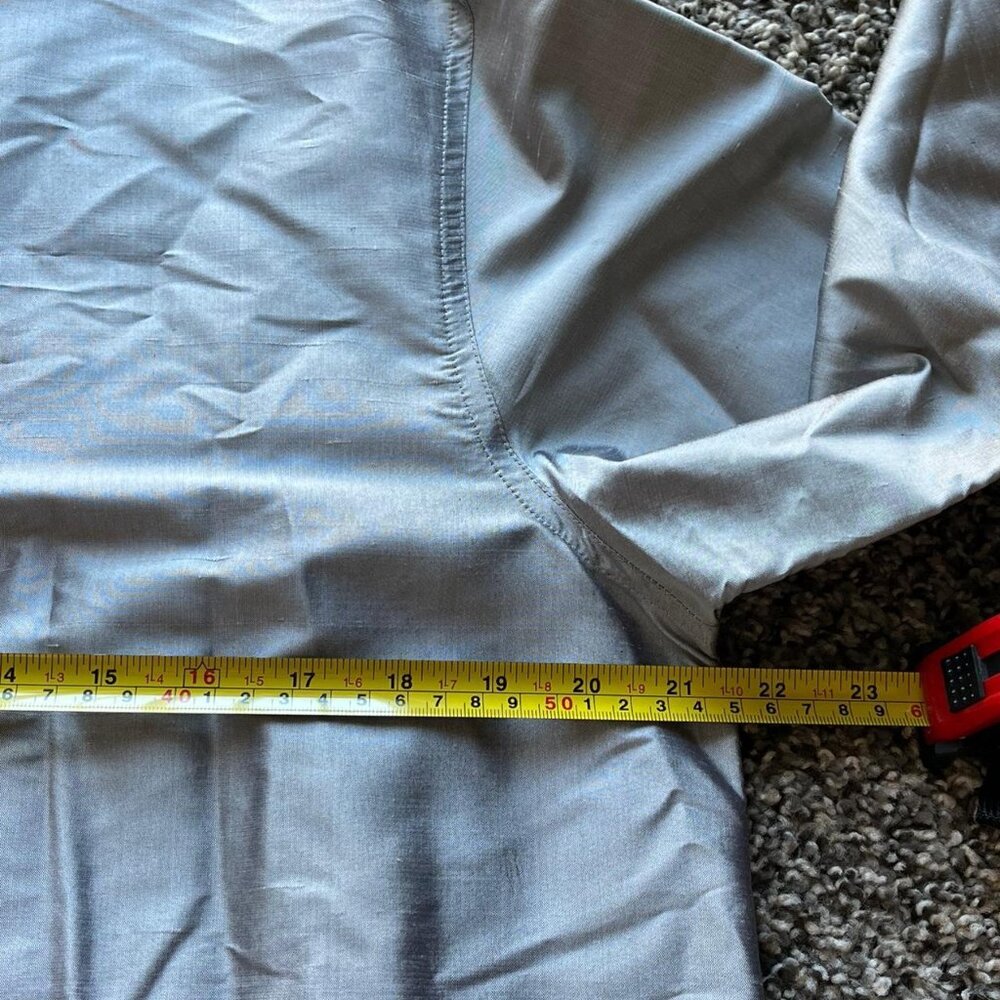 Vintage 100% Silk Coldwater Creek Womens 14 Shiny Silver Button Up Retro Shirt - Picture 6 of 7